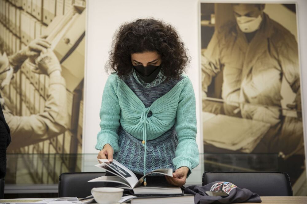 Wizyta Narges Kharghani, irańskiej reżyser i dziennikarki w Archiwum IPN – 19 listopada 2021. Fot. Katarzyna Adamów (IPN)