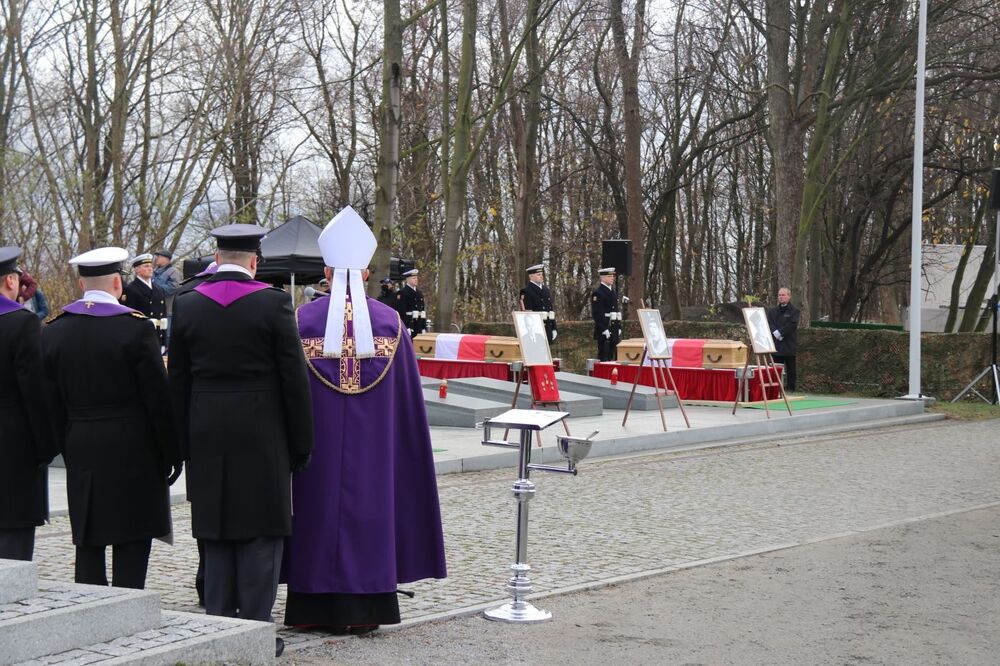 Uroczystości pogrzebowe śp. kmdr. Adama Stanisława Rychla, mata Karola Martyńskiego i st. mar. Henryka Zająca w Gdyni Oksywiu – 24 listopada 2021. Fot. IPN
