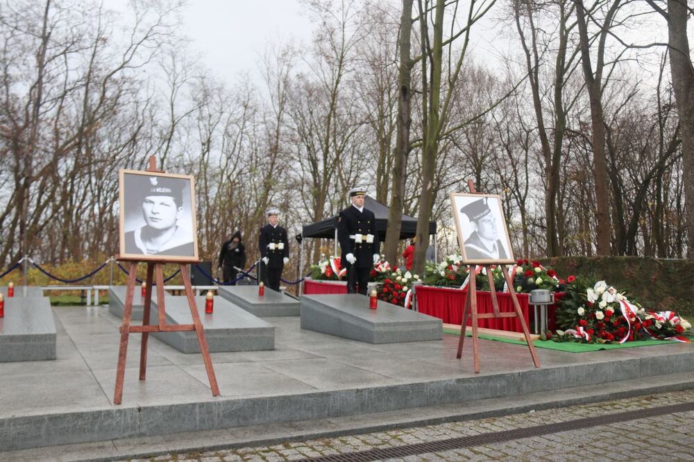 Uroczystości pogrzebowe śp. kmdr. Adama Stanisława Rychla, mata Karola Martyńskiego i st. mar. Henryka Zająca w Gdyni Oksywiu – 24 listopada 2021. Fot. IPN