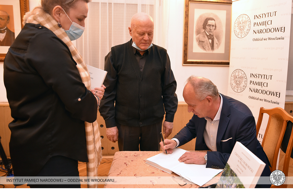 Promocja książki „Cmentarz Osobowicki we Wrocławiu. Pola ofiar komunizmu” – Wrocław, 26 listopada 2021. Fot. Adam Pacześniak (IPN)