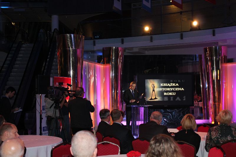 Prezes IPN dr Łukasz Kamiński ogłasza werdykt w kategorii „najlepsza książka naukowa”