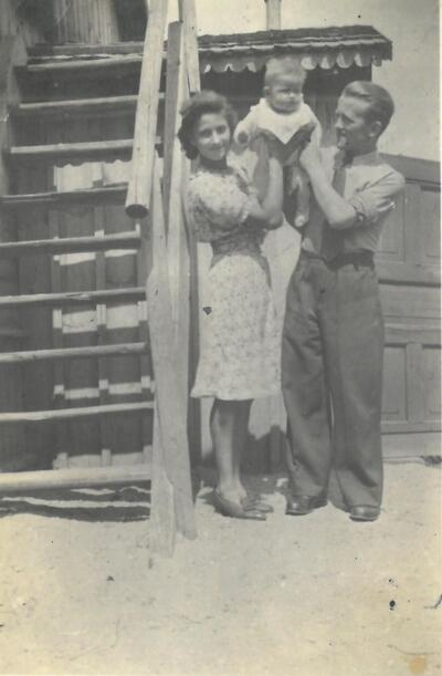Zygmunt i Florentyna Zyblewscy z córką Ewą, sierpień 1942 r. (fot. z zasobu IPN)