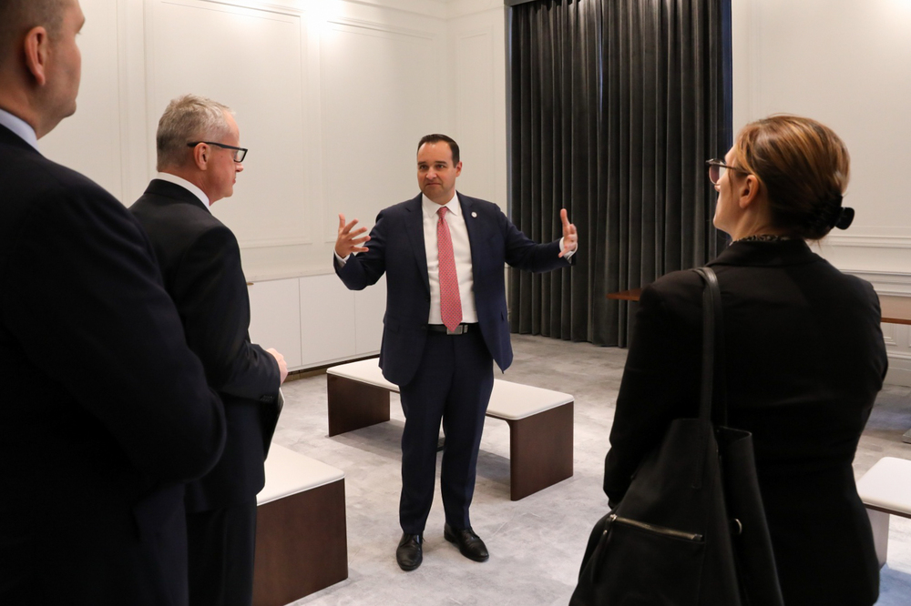 Spotkanie prezesa IPN dr. Karola Nawrockiego z przedstawicielami Fundacji Pamięci Ofiar Komunizmu – Waszyngton, 2 grudnia 2021. Fot. Adrianna Garnik (IPN)