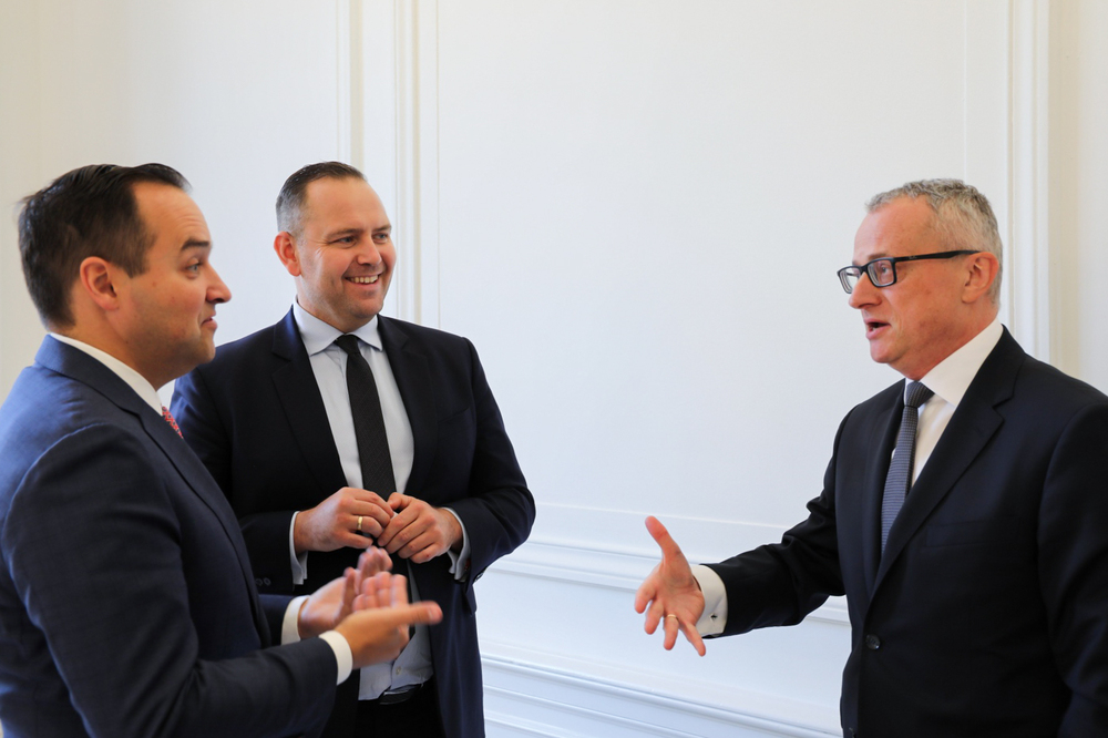 Od lewej: Andrew Bremberg – prezes Fundacji Pamięci Ofiar Komunizmu, Karol Nawrocki – prezes IPN, Marek Magierowski – ambasador RP w Waszyngtonie – Waszyngton, 2 grudnia 2021. Fot. Adrianna Garnik (IPN)