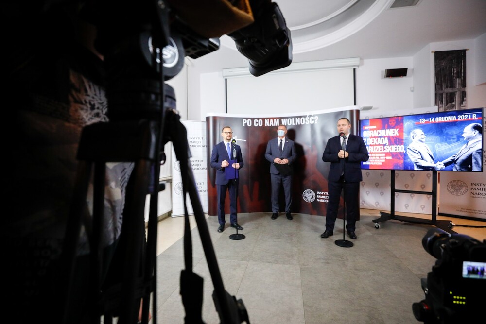 Konferencja prasowa prezesa IPN dotycząca obchodów 40. rocznicy wprowadzenia stanu wojennego w Polsce – 10 grudnia 2021. Fot. Sławek Kasper (IPN)