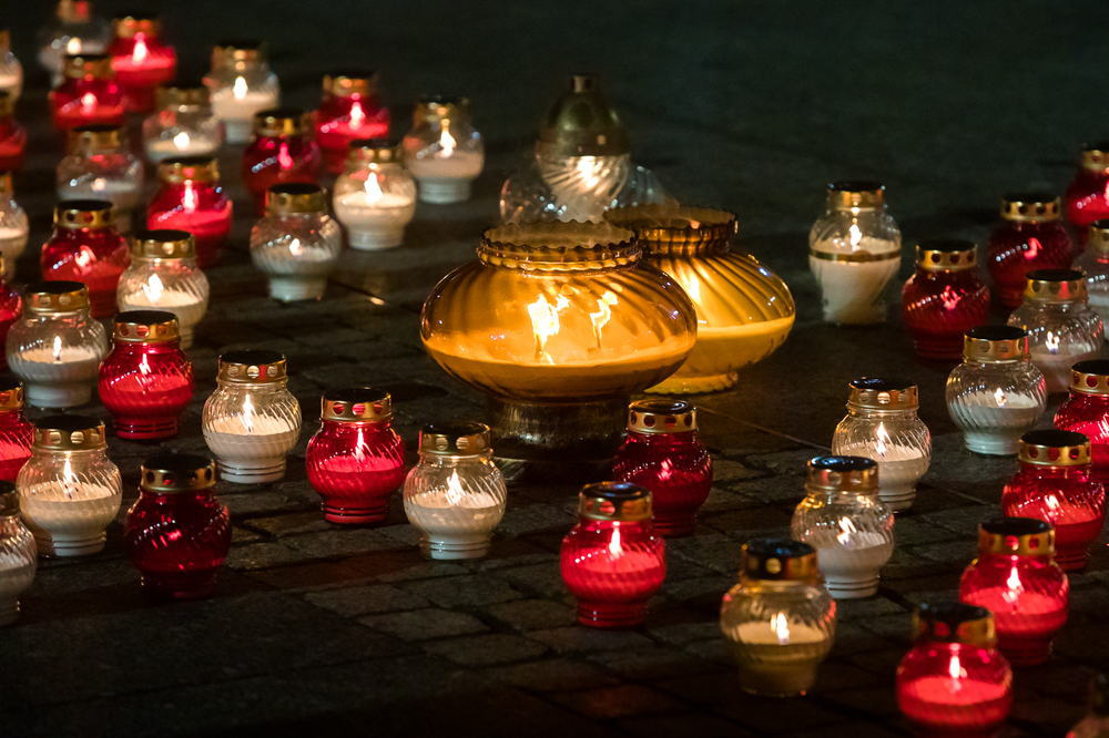 Światło Wolności w 40. rocznicę wprowadzenia stanu wojennego – Warszawa, pl. Józefa Piłsudskiego, 13 grudnia 2021. Fot. Sławek Kasper (IPN)