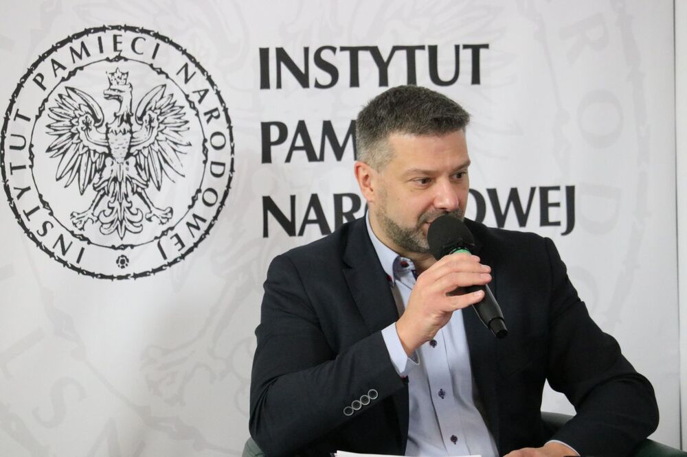 Dr hab. Filip Musiał, dyrektor Oddziału IPN w Krakowie, prowadzący spotkania z cyklu „Między mitem a rzeczywistością – najważniejsze wydarzenia XX wieku”. Fot. Aleksandra Wierzchowska (IPN)
