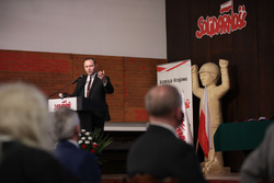 Uroczystość wręczenia Krzyży Wolności i Solidarności – Gdańsk, 17 grudnia 2021. Fot. Mikołaj Bujak (IPN)