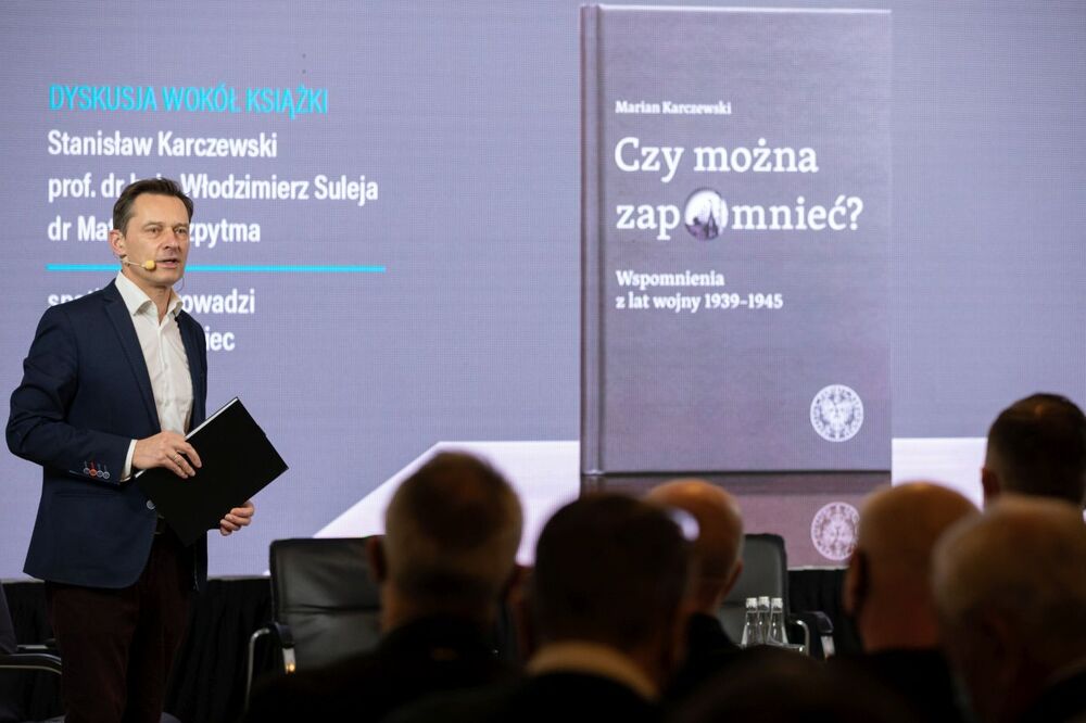 Dyskusja wokół książki Mariana Karczewskiego „Czy można zapomnieć? Wspomnienia z lat wojny 1939–1945” – 11 stycznia 2022. Fot. Mikołaj Bujak (IPN)