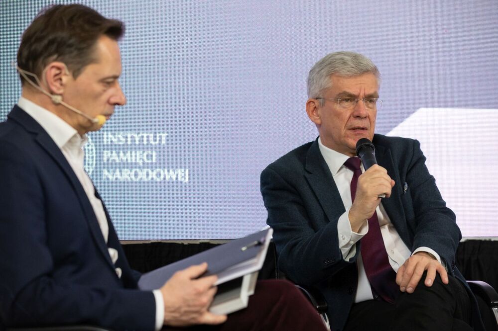 Stanisław Karczewski (P) i Krzysztof Ziemiec (L) podczas dyskusji wokół wspomnień Mariana Karczewskiego – 11 stycznia 2022. Fot. Mikołaj Bujak (IPN)