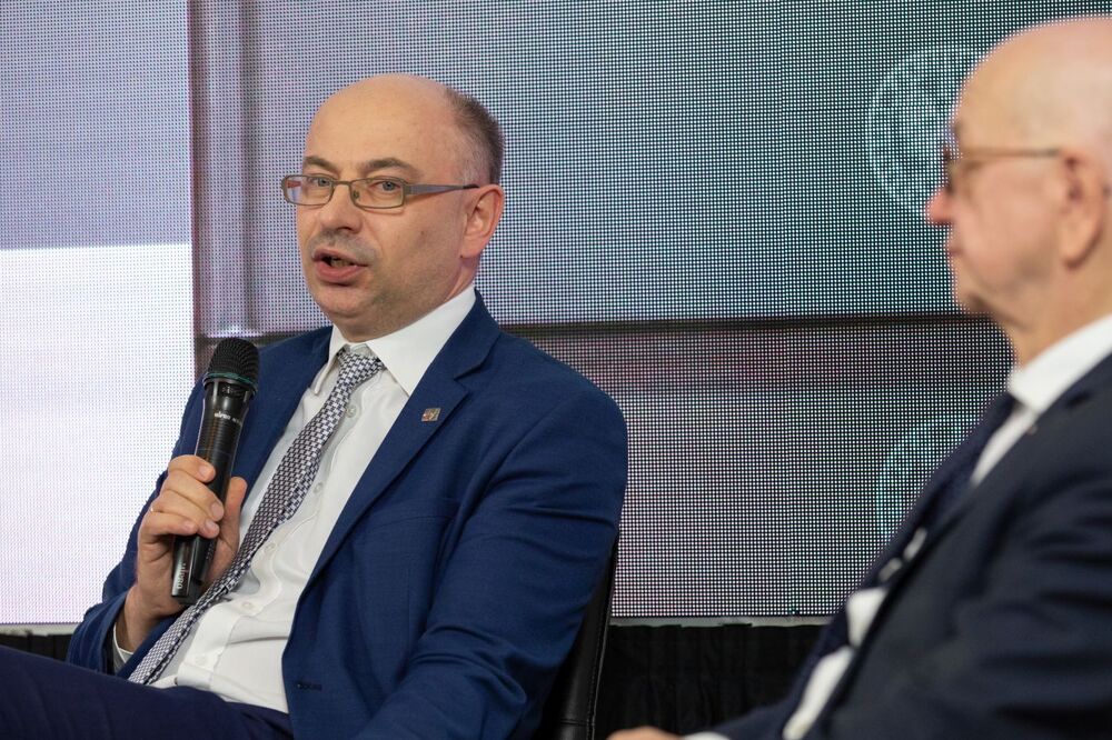 Dr Mateusz Szpytma (L) i prof. Włodzimierz Suleja (P) podczas dyskusji wokół wspomnień Mariana Karczewskiego – 11 stycznia 2022. Fot. Mikołaj Bujak (IPN)