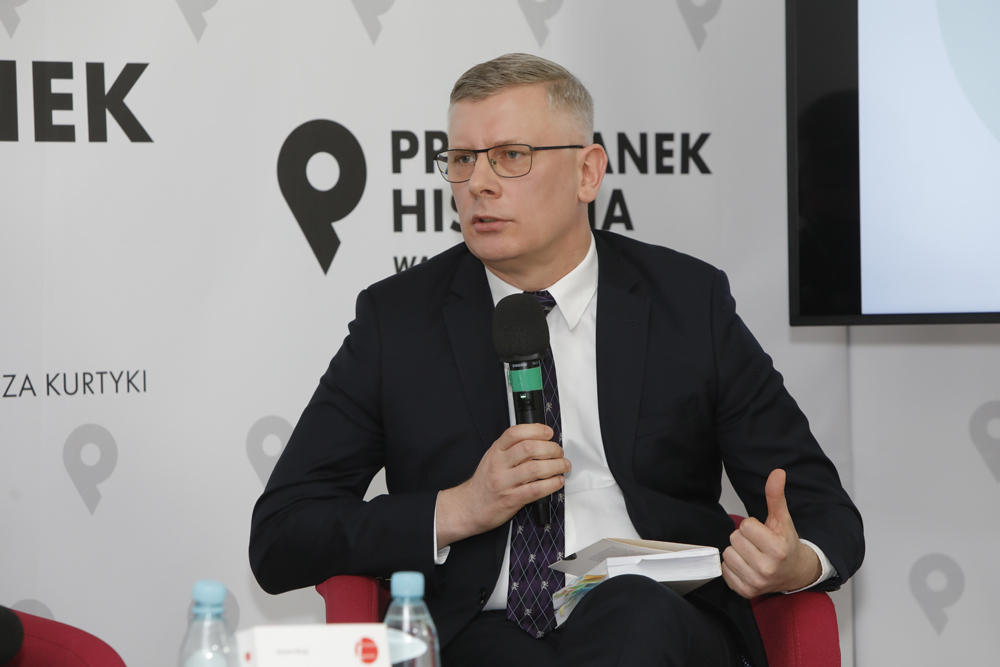 Dr hab. Sławomir Cenckiewicz – dyrektor Wojskowego Biura Historycznego. Dyskusja o książce „Sam jeden. Józef Mackiewicz – pisarz i publicysta” – 18 stycznia 2022. Fot. Piotr Życieński (IPN)