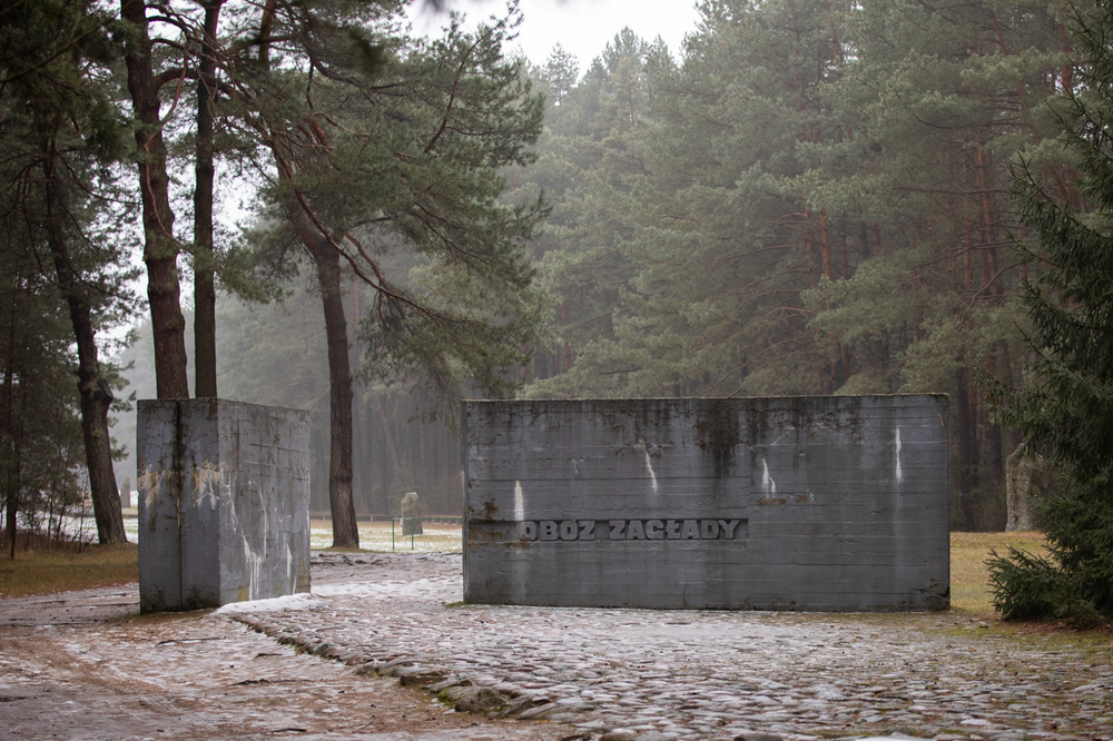 Wizyta przedstawicieli IPN w Muzeum Treblinka, gdzie w latach 1941–1944 funkcjonował niemiecki nazistowski obóz zagłady i obóz pracy – 27 stycznia 2022. Fot. Mikołaj Bujak (IPN)