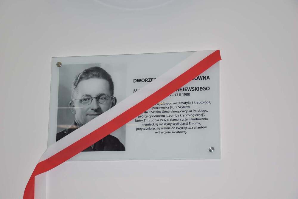 Uroczystość nadania imienia Mariana Rejewskiego dworcowi kolejowemu Bydgoszcz Główna. Bydgoszcz, 2 lutego 2022. Fot. IPN