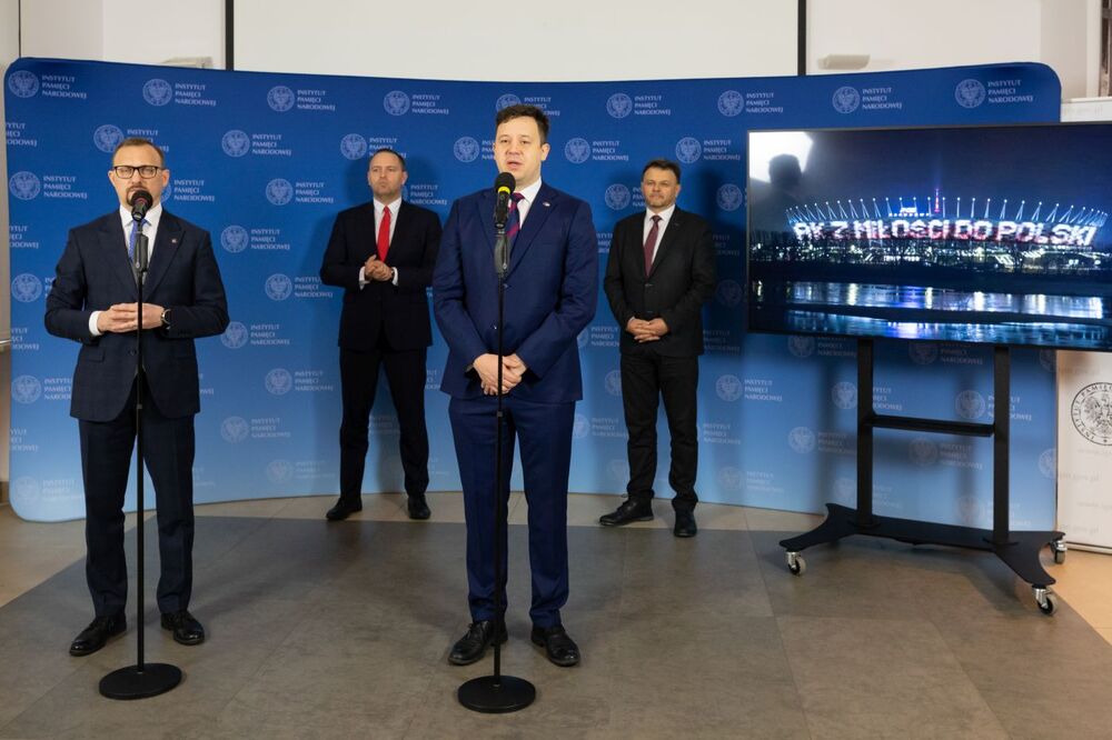 Od lewej: dr Rafał Leśkiewicz, dr Karol Nawrocki, Włodzimierz Dola, Adam Hlebowicz podczas konferencji prasowej związanej z obchodami 80. rocznicy przemianowania ZWZ na AK – Warszawa, 10 lutego 2022. Fot. Mikołaj Bujak (IPN)