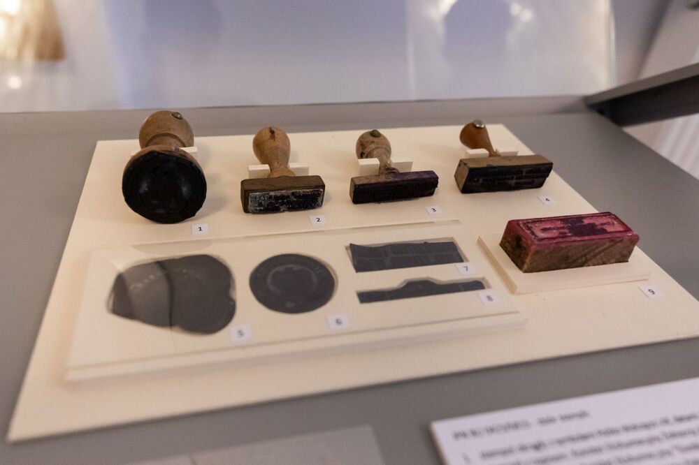 Archiwalia z zasobu IPN dokumentujące czyn zbrojny Armii Krajowej prezentowane w Centralnym Przystanku Historia. Fot. Mikołaj Bujak (IPN)