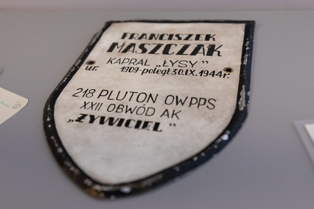 Archiwalia z zasobu IPN dokumentujące czyn zbrojny Armii Krajowej prezentowane w Centralnym Przystanku Historia. Fot. Mikołaj Bujak (IPN)