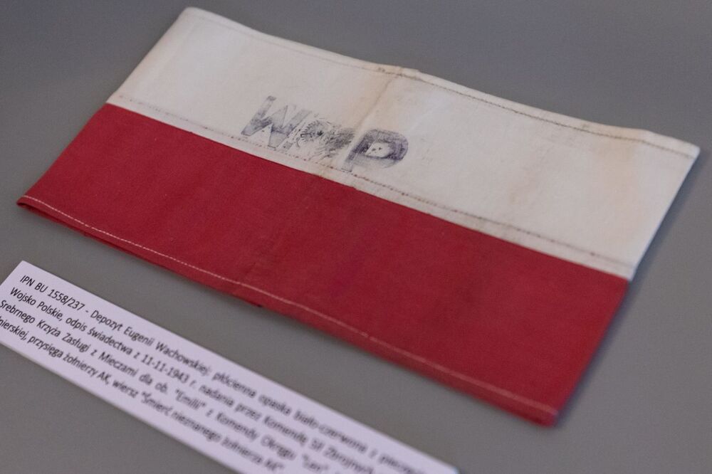 Archiwalia z zasobu IPN dokumentujące czyn zbrojny Armii Krajowej prezentowane w Centralnym Przystanku Historia. Fot. Mikołaj Bujak (IPN)