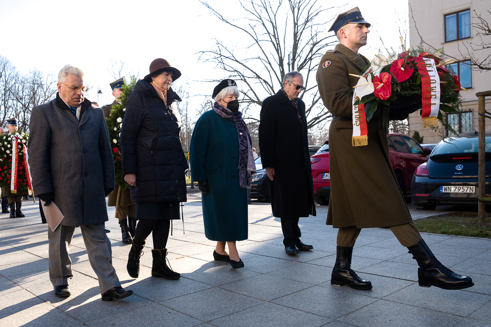 Uroczystość pod pomnikiem gen. Stefana Roweckiego „Grota” z udziałem zastępców prezesa IPN – dr. hab. Karola Polejowskiego i dr. Mateusza Szpytmy – Warszawa, 14 lutego 2022. Fot. Sławek Kasper (IPN)