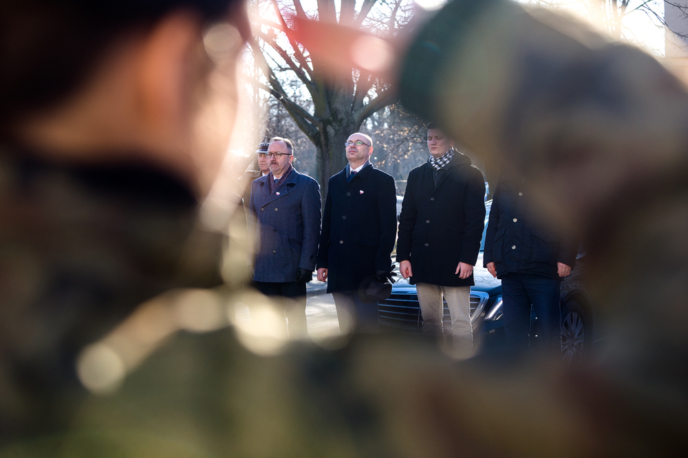 Uroczystość pod pomnikiem gen. Stefana Roweckiego „Grota” z udziałem zastępców prezesa IPN – dr. hab. Karola Polejowskiego i dr. Mateusza Szpytmy – Warszawa, 14 lutego 2022. Fot. Sławek Kasper (IPN)