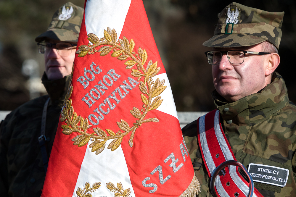 Uroczystości pod pomnikiem Polskiego Państwa Podziemnego i Armii Krajowej  z udziałem zastępców prezesa IPN – dr. hab. Karola Polejowskiego i dr. Mateusza Szpytmy – Warszawa, 14 lutego 2022. Fot. Sławek Kasper (IPN)