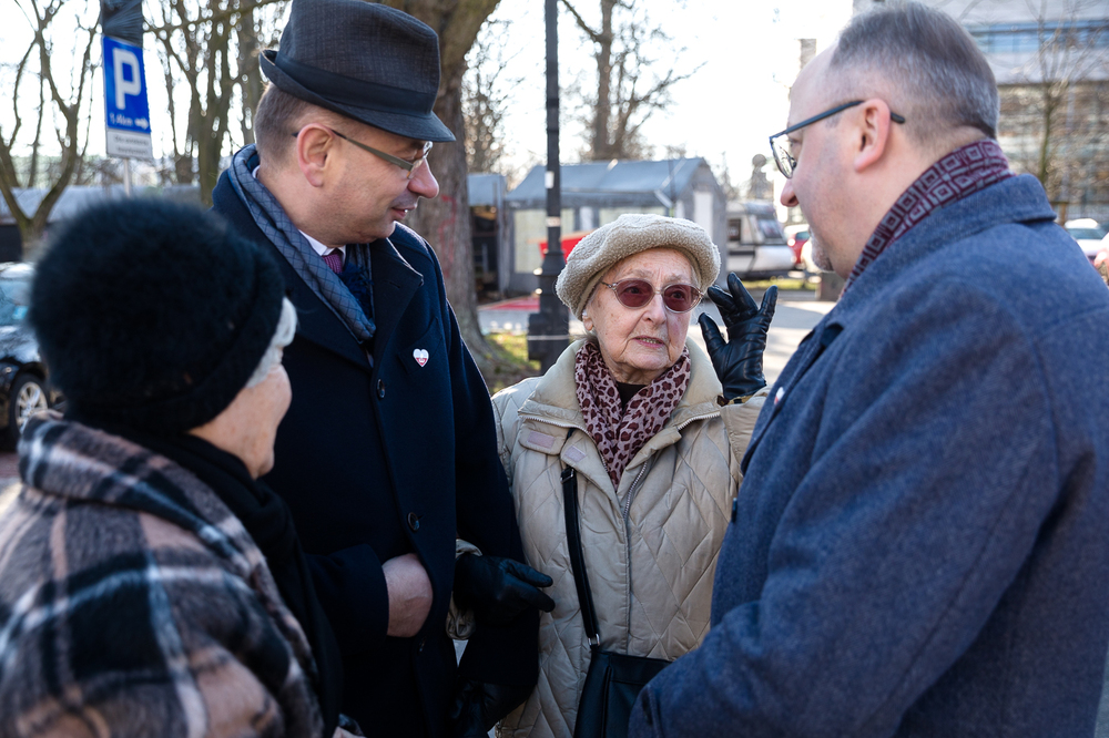 Uroczystości pod pomnikiem Polskiego Państwa Podziemnego i Armii Krajowej  z udziałem zastępców prezesa IPN – dr. hab. Karola Polejowskiego i dr. Mateusza Szpytmy – Warszawa, 14 lutego 2022. Fot. Sławek Kasper (IPN)