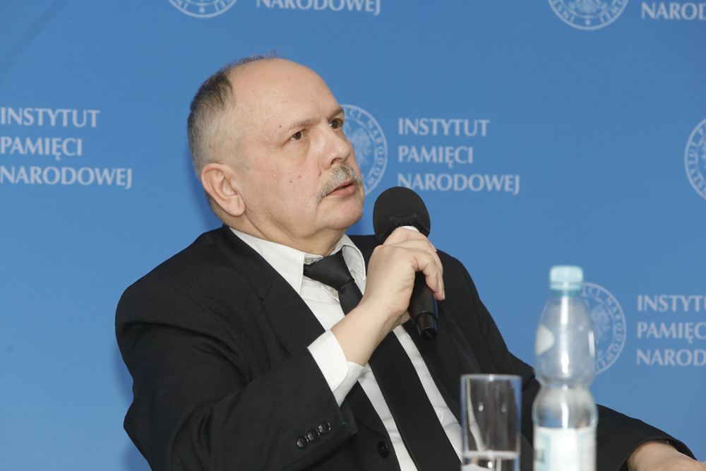 Dr hab. Waldemar Grabowski (Biuro Badań Historycznych IPN), prowadzący dyskusję o Armii Krajowej – 14 lutego 2022. Fot. Piotr Życieński (IPN)