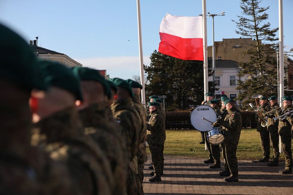 Uroczystość złożenia kwiatów przed Pomnikiem Żołnierza Polskiego we Włocławku – 17 lutego 2022. Fot. Mikołaj Bujak (IPN)