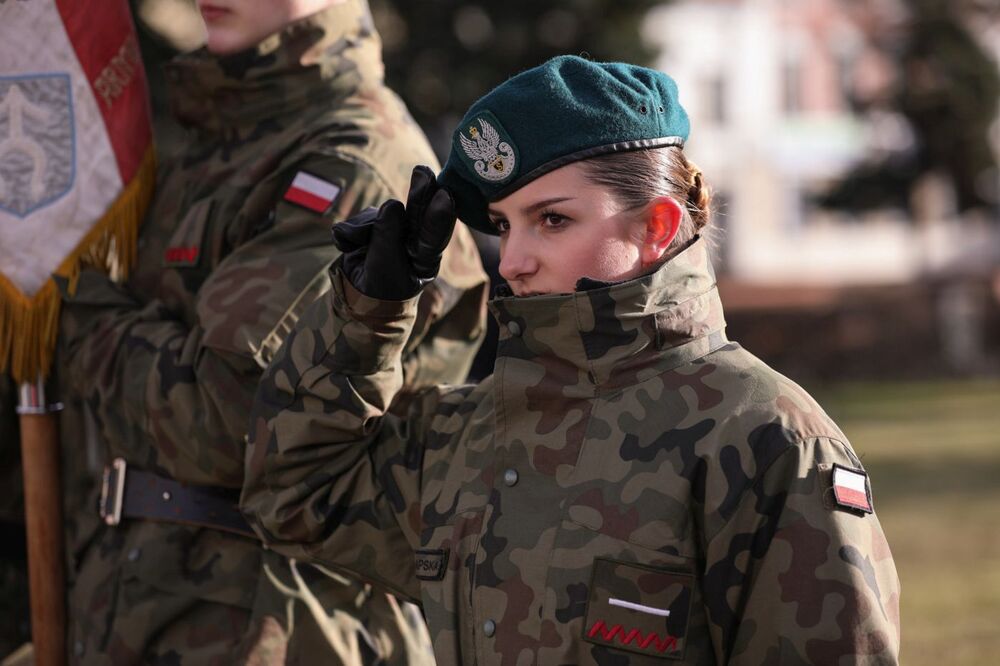 Uroczystość złożenia kwiatów przed Pomnikiem Żołnierza Polskiego we Włocławku – 17 lutego 2022. Fot. Mikołaj Bujak (IPN)