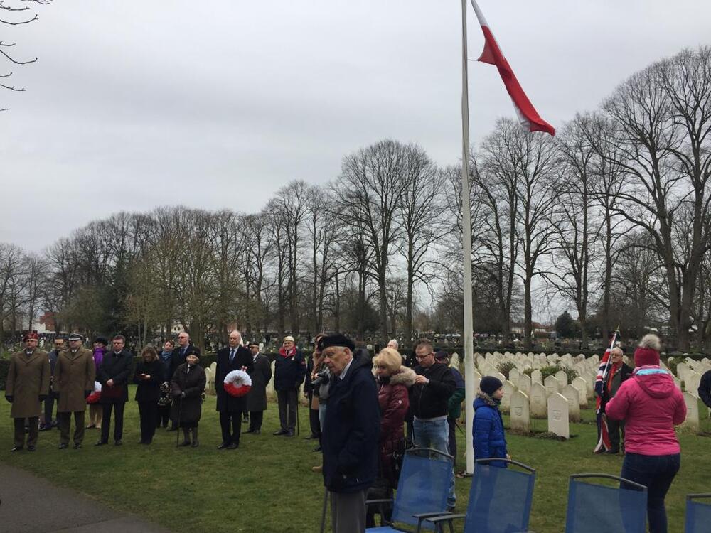 Uroczyste odsłonięcie nagrobków polskich bohaterów na cmentarzu w Newark – 19 lutego 2022. Fot. Joanna Dardzińska (IPN)