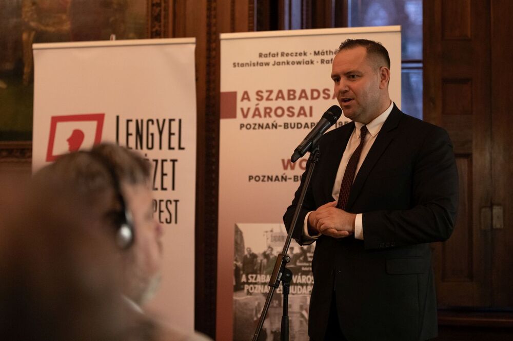 Dr Karol Nawrocki, prezes IPN, podczas prezentacji publikacji „Miasta Wolności: Poznań–Budapeszt 1956” – Budapeszt, 22 lutego 2022. Fot. Mikołaj Bujak (IPN)