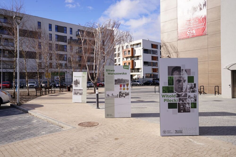 Biograficzna wystawa plenerowa IPN „Witold Pilecki” w Skierniewicach. Fot. Maciej Herian (CEKiS)