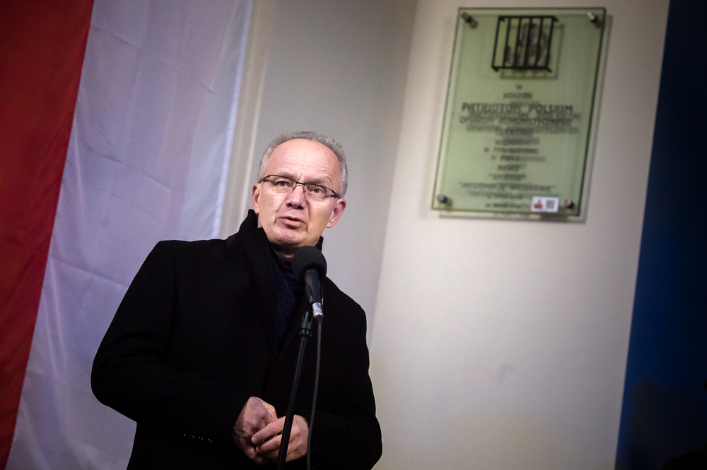 Dr hab. Krzysztof Szwagrzyk, zastępca prezesa IPN, podczas uroczystości przed Willą Jasny Dom – Warszawa, 25 lutego 2022. Fot. Sławek Kasper (IPN)