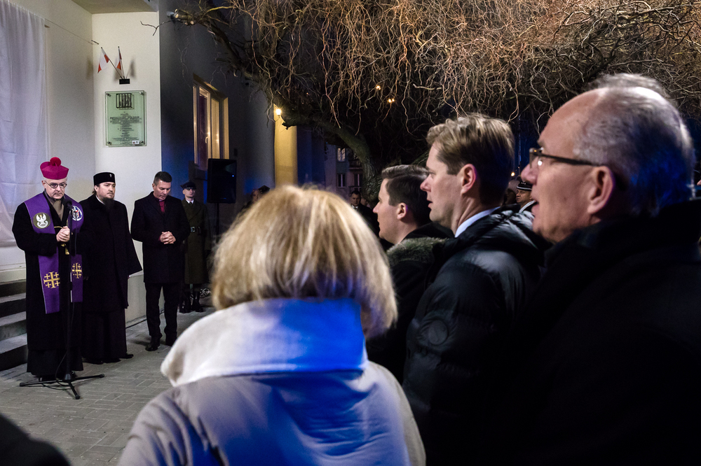 Hołd dla ofiar terroru komunistycznego przed Willą Jasny Dom – Warszawa, 25 lutego 2022. Fot. Sławek Kasper (IPN)