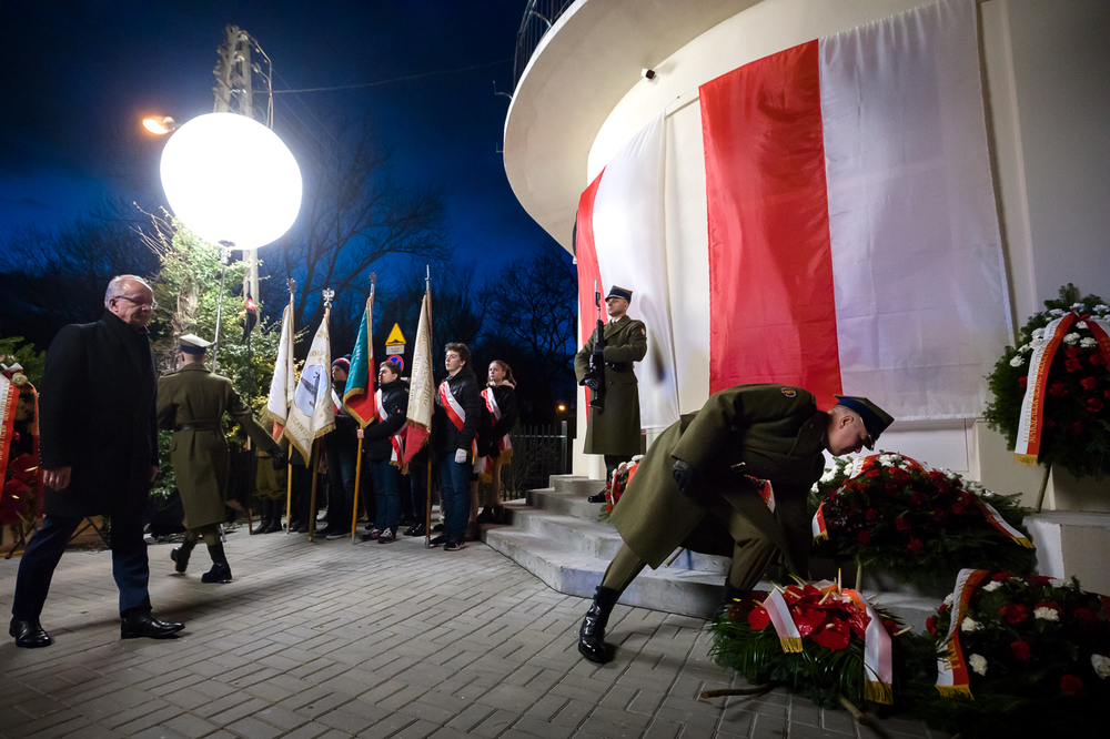 Hołd dla ofiar terroru komunistycznego przed Willą Jasny Dom – Warszawa, 25 lutego 2022. Fot. Sławek Kasper (IPN)