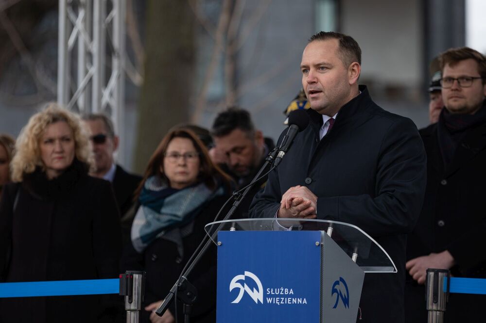 Prezes IPN dr Karol Nawrocki podczas uroczystości odsłonięcia pomnika Żołnierzy Wyklętych w Raciborzu – 27 lutego 2022. Fot. Mikołaj Bujak (IPN)