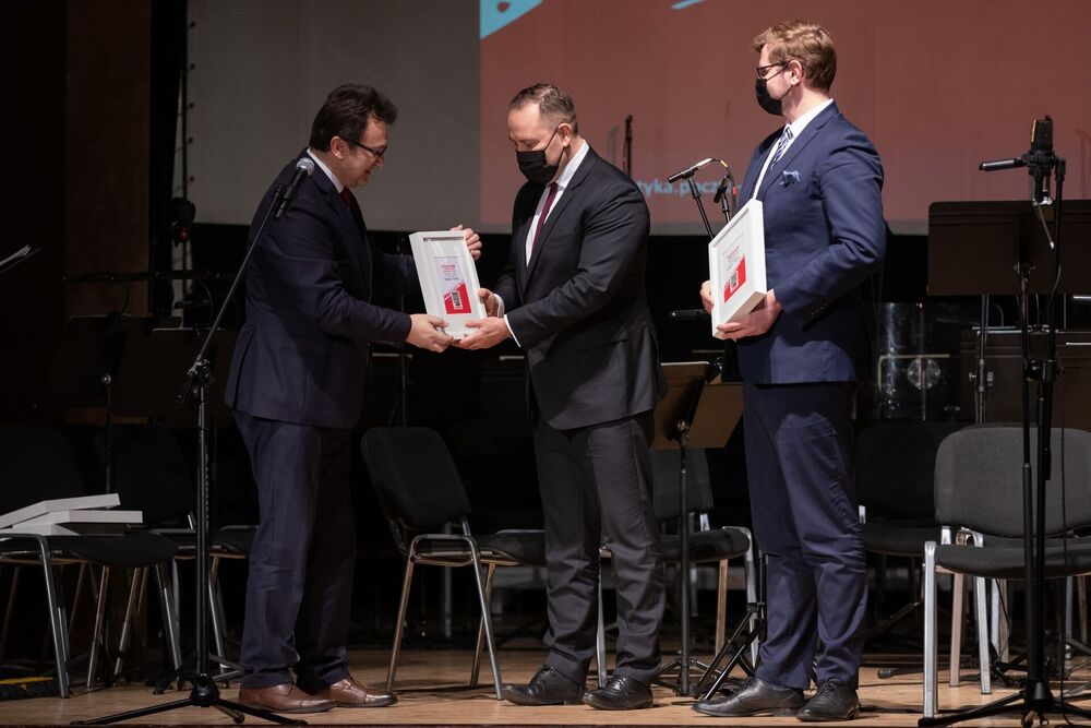 Wręczenie okolicznościowego znaczka Poczty Polskiej – Racibórz, 27 lutego 2022. Fot. Mikołaj Bujak (IPN)