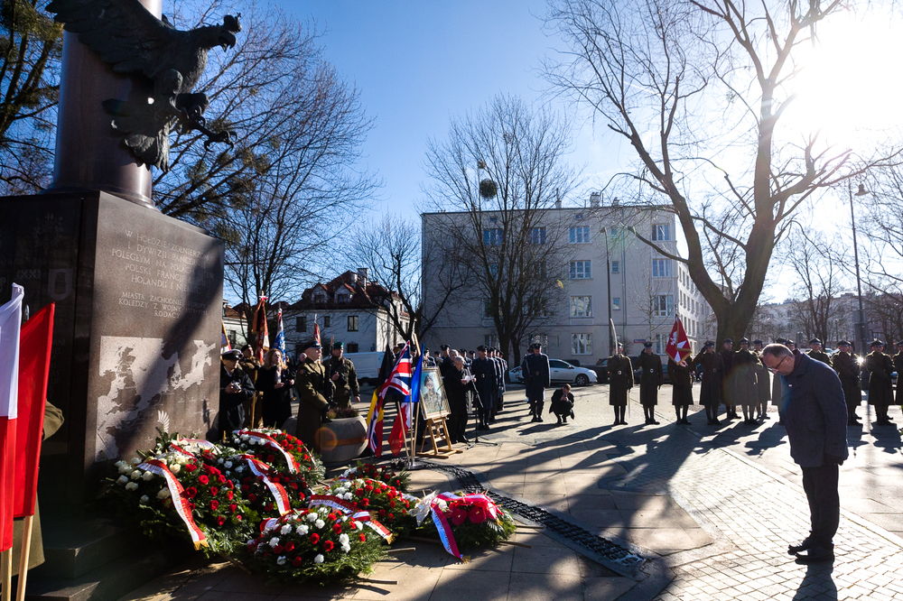 Uroczystości upamiętniające żołnierzy 1. Polskiej Dywizji Pancernej – Warszawa, 24 lutego 2022. Fot. Sławek Kasper (IPN)