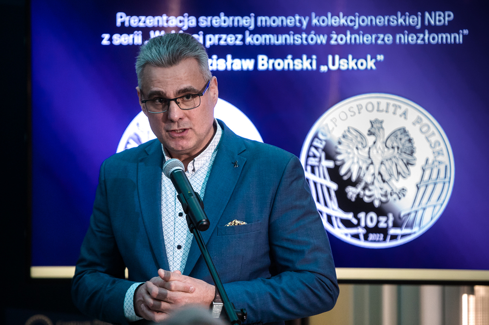 Dyrektor Departamentu Centrum Pieniądza NBP Piotr Woyciechowski. Prezentacja monety NBP upamiętniającej Zdzisława Brońskiego ps. Uskok – Warszawa, 28 lutego 2022. Fot. Sławek Kasper (IPN)