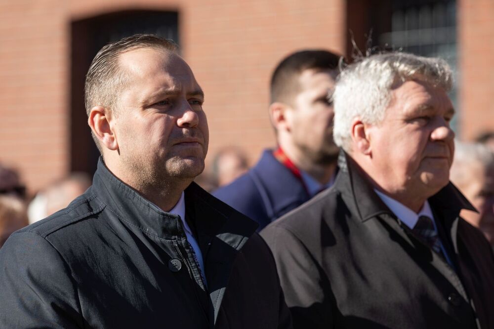 Po lewej stronie prezes IPN dr hab. Karol Nawrocki. Otwarcie Muzeum Żołnierzy Wyklętych w Ostrołęce – 1 marca 2022. Fot. Mikołaj Bujak (IPN)