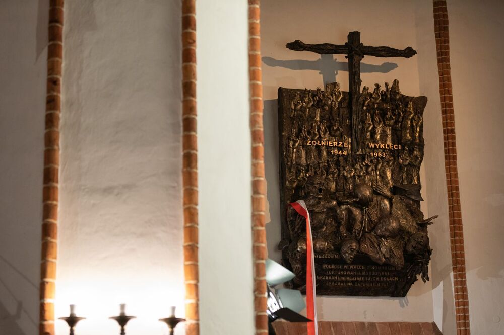 Odsłonięcie epitafium Żołnierzy Wyklętych w archikatedrze warszawskiej – 1 marca 2022. Fot. Mikołaj Bujak (IPN)