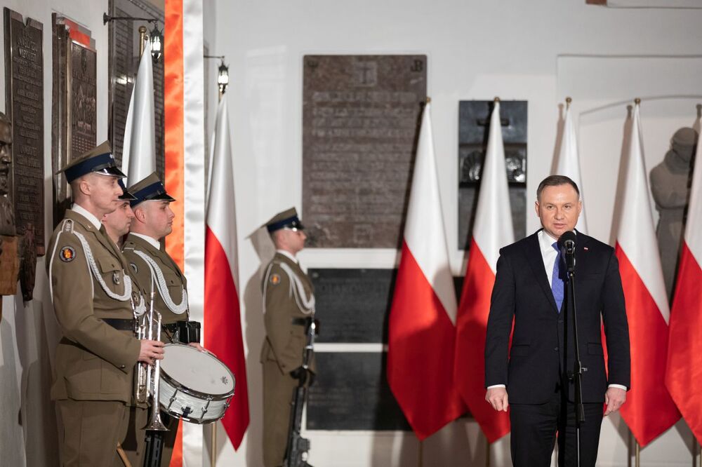 Prezydent RP Andrzej Duda. Odsłonięcie epitafium Żołnierzy Wyklętych w archikatedrze warszawskiej – 1 marca 2022. Fot. Mikołaj Bujak (IPN)
