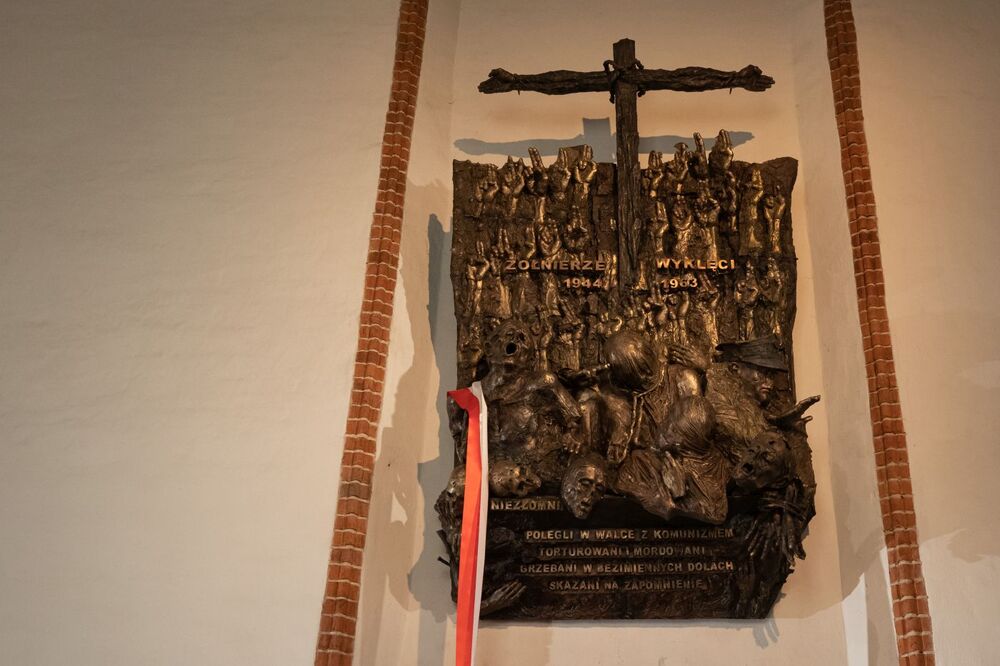 Odsłonięcie epitafium Żołnierzy Wyklętych w archikatedrze warszawskiej – 1 marca 2022. Fot. Mikołaj Bujak (IPN)