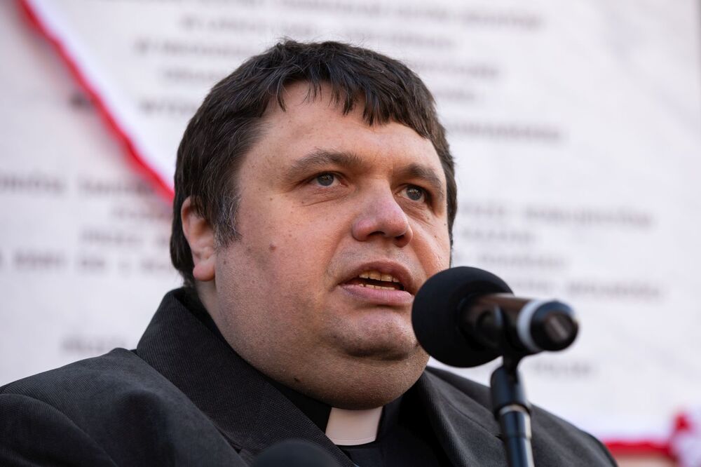 Odsłonięcie tablicy upamiętniającej członków antykomunistycznej organizacji młodzieżowej „Ruch Wyzwoleńczy Młodzieży Słowiańskiej” – Gdynia, 4 marca 2022.  Fot. Mikołaj Bujak (IPN)