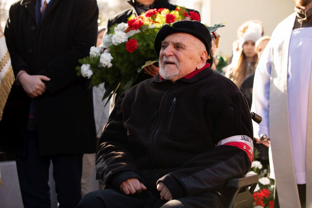Odsłonięcie tablicy upamiętniającej członków antykomunistycznej organizacji młodzieżowej „Ruch Wyzwoleńczy Młodzieży Słowiańskiej” – Gdynia, 4 marca 2022.  Fot. Mikołaj Bujak (IPN)