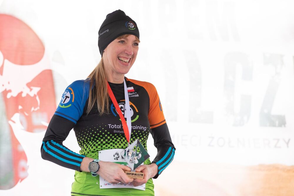 Monika Walesiuk z Oddziału IPN w Białymstoku – najlepsza wśród pań w biegu na 5 km – Warszawa, 6 marca 2022, X edycja Biegu „Tropem Wilczym”. Fot. Mikołaj Bujak (IPN)