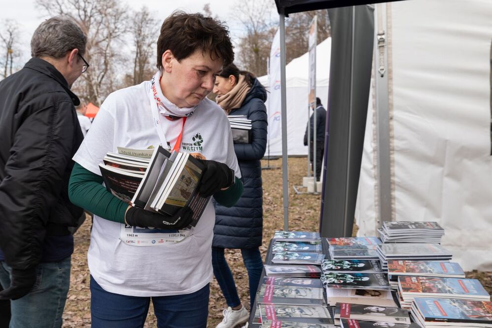 Stoisko Wydawnictwa IPN z okolicznościowymi materiałami popularyzatorskimi – Warszawa, 6 marca 2022. Fot. Mikołaj Bujak (IPN)