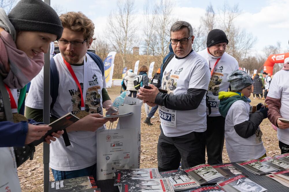 Stoisko Wydawnictwa IPN z okolicznościowymi materiałami popularyzatorskimi – Warszawa, 6 marca 2022. Fot. Mikołaj Bujak (IPN)