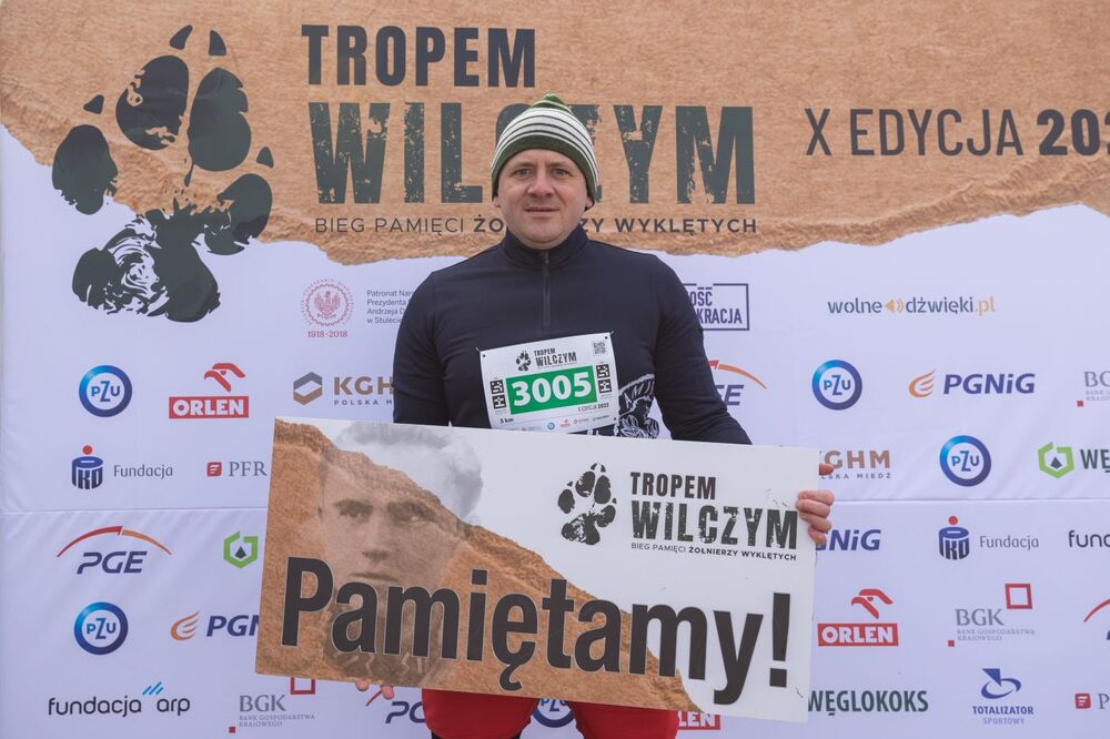 Mateusz Kotecki (zastępca dyr. Biura Prezesa IPN) podczas X Biegu „Tropem Wilczym” – Warszawa, 6 marca 2022. Fot. Mikołaj Bujak (IPN)