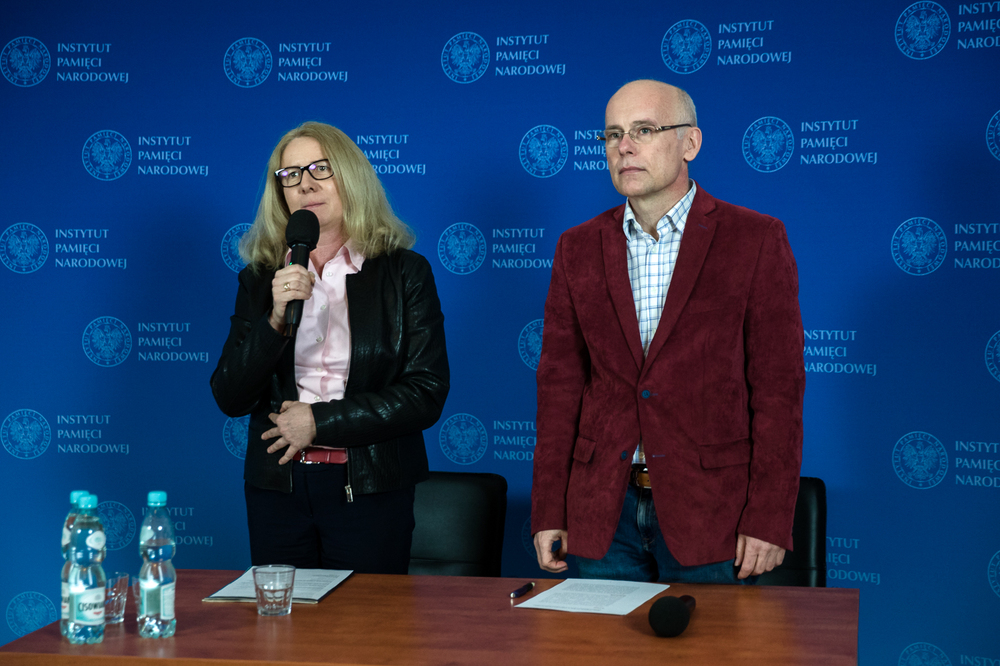 Dr hab. Monika Tomkiewicz i dr Paweł Kosiński. Sympozjum „Aktion Reinhardt i Zagłada polskich Żydów – w kręgu mechanizmów i sprawców” – 9 marca 2022. Fot. Sławek Kasper (IPN)